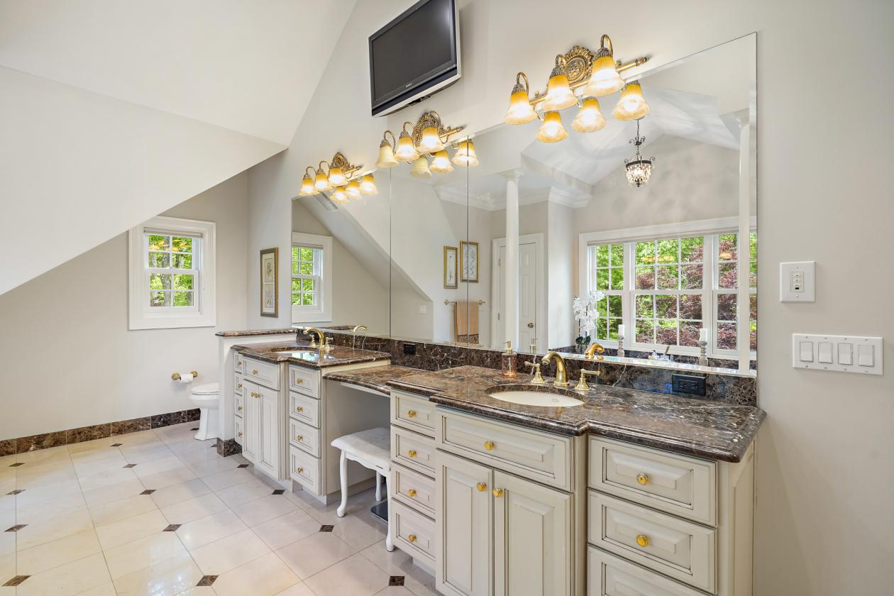 Elegant North Salem Horse Country Estate - photo 13