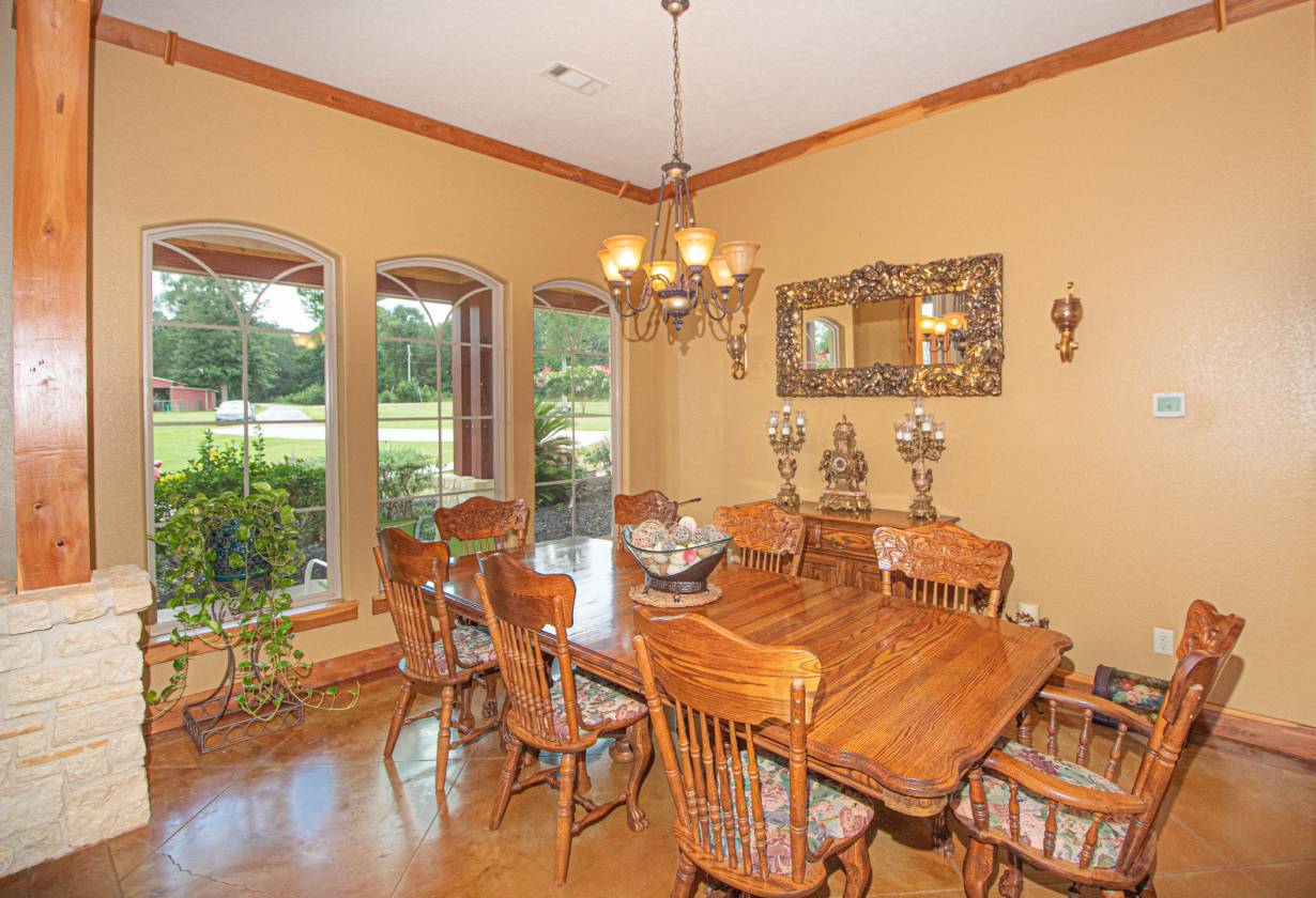 Stunning Home and Equestrian facility - photo 9