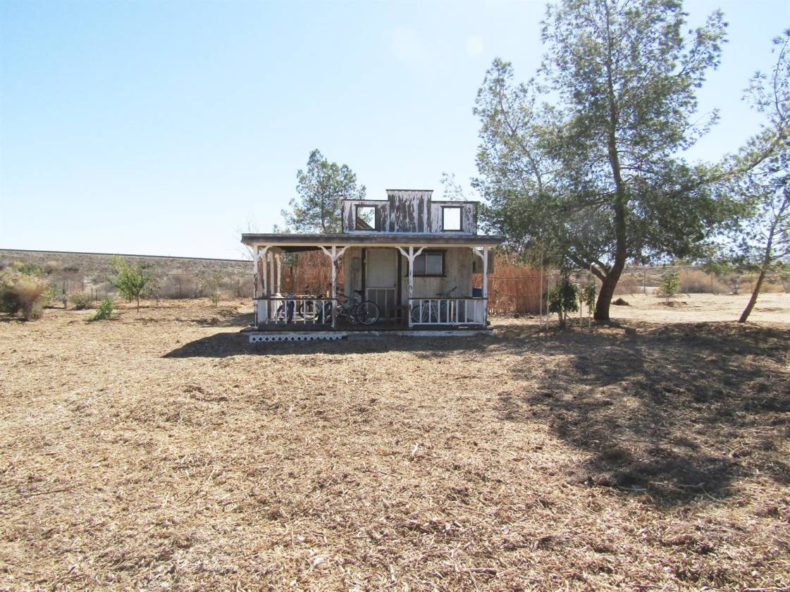 Ranch Style Home for Horses, enough garden and trees to have a market. Victorville