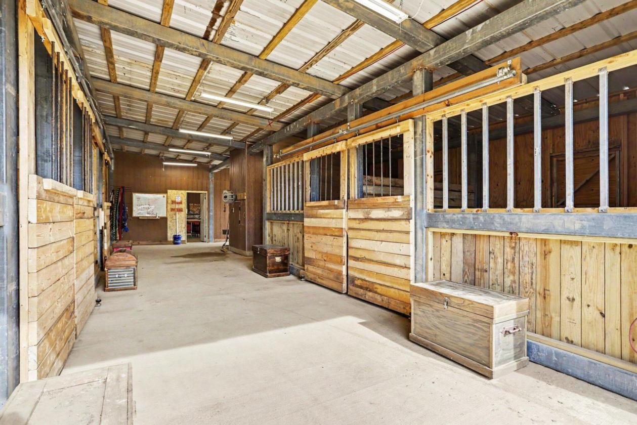 10 acre turn-key horse farm - photo 15
