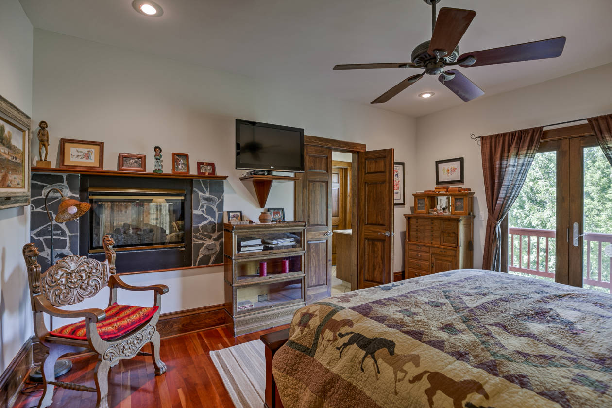 Horse farm for sale Lawrence, Douglas County, Kansas Horse farm for