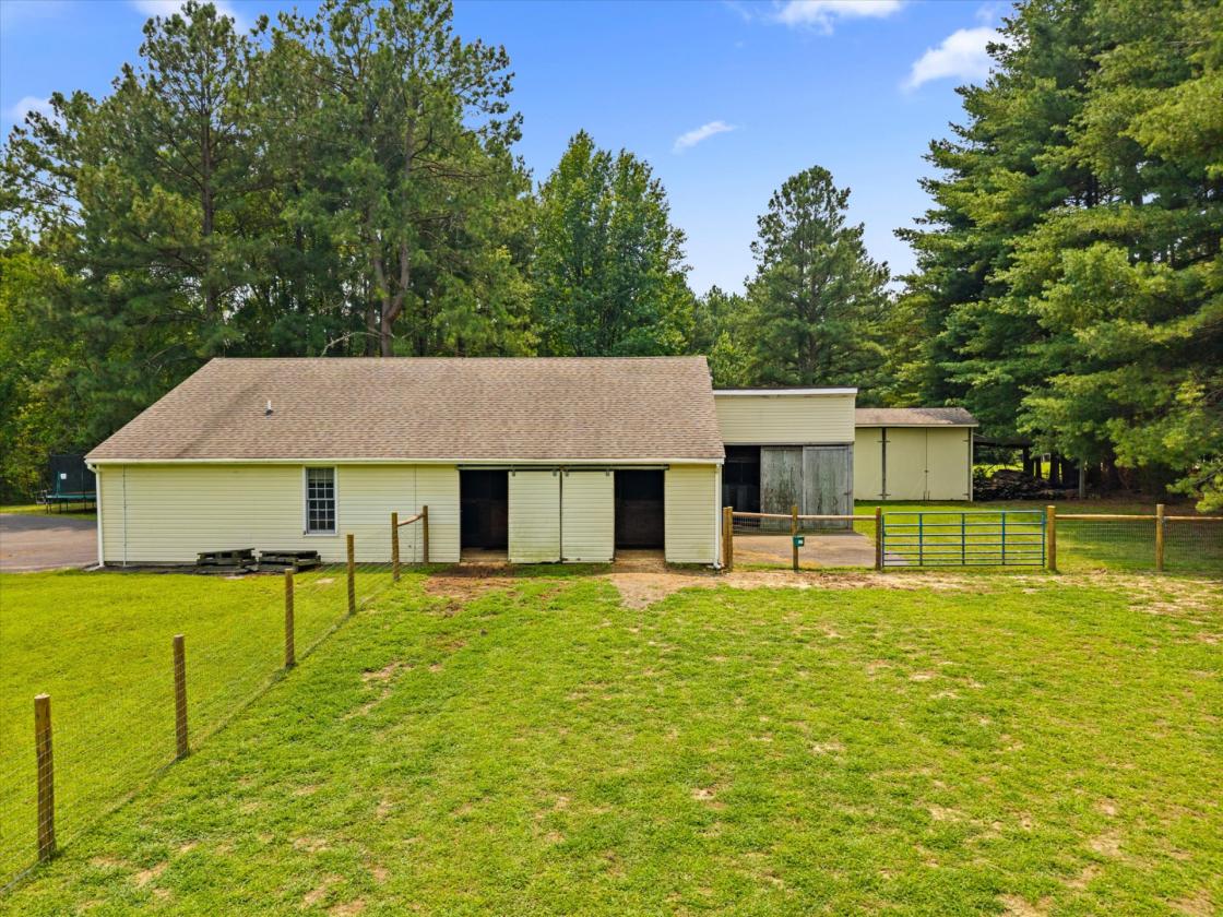 Turnkey 11.5-Acre Horse Farm - photo 9