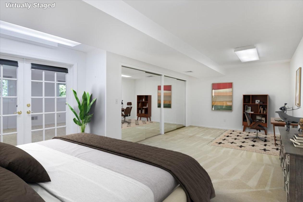 Estate home with small stable and pool - photo 19