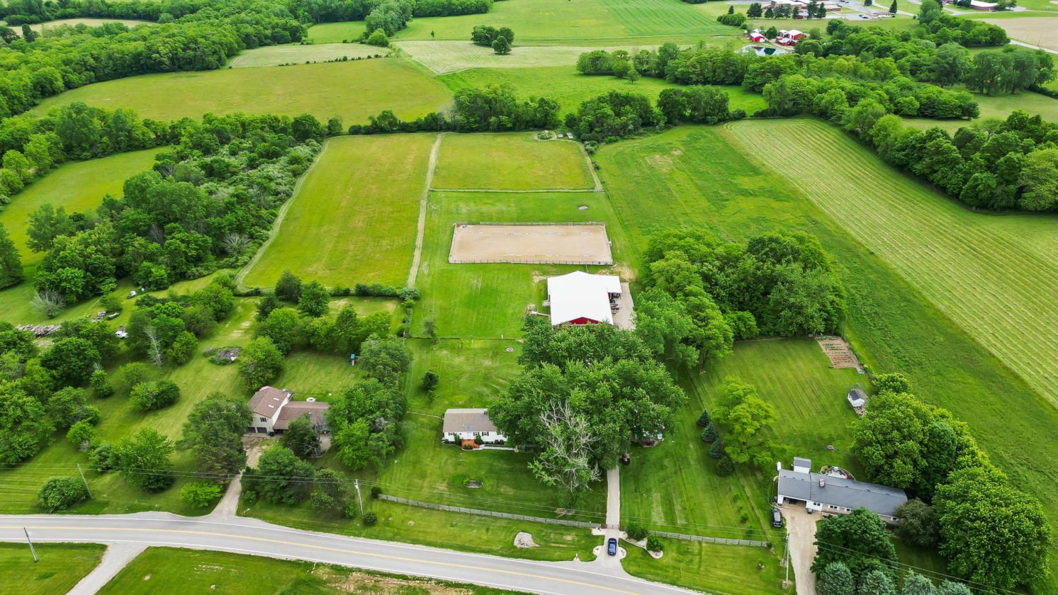 Heated Indoor Arena, Dedicated Hay Pasture & More! - photo 4