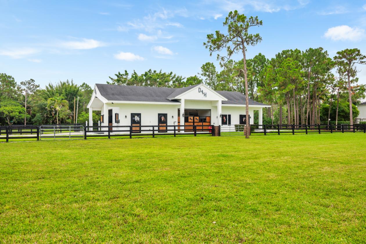 Custom Built 10 Acre Equestrian Estate - photo 4