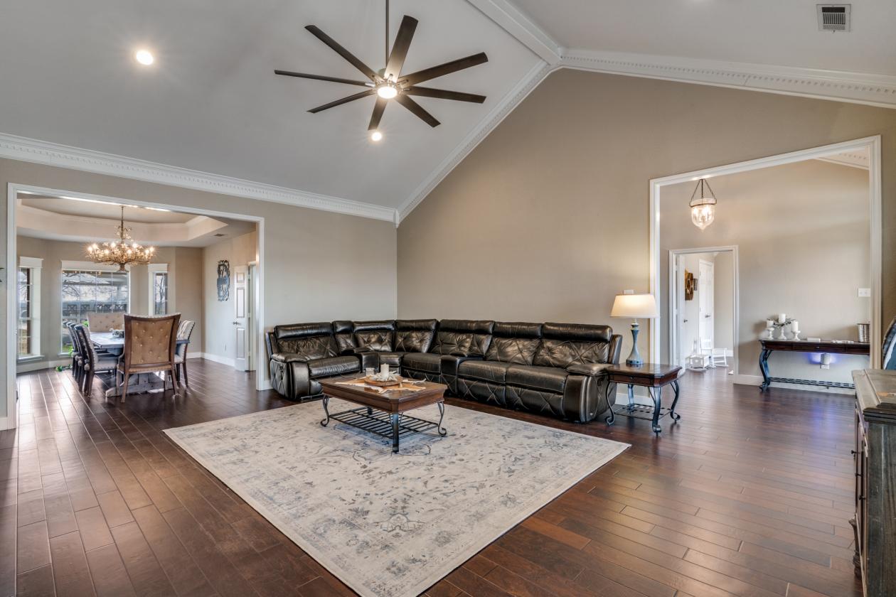 Gorgeous home on 23+ acres, ready for your horses. - photo 5