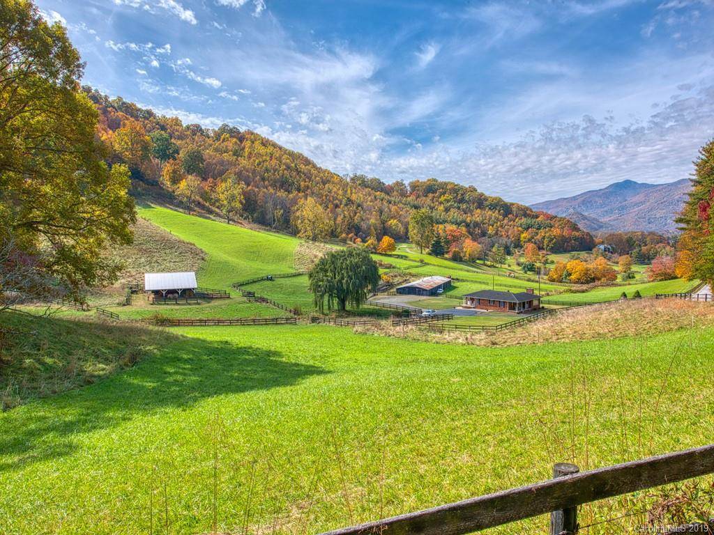 Unbelievable Mountain Views from this Horse Farm Waynesville, Haywood