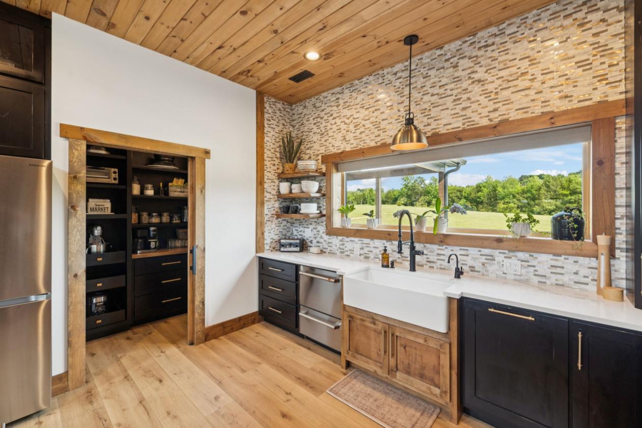 Private Estate with Barndominium - Horse Haven! - photo 14