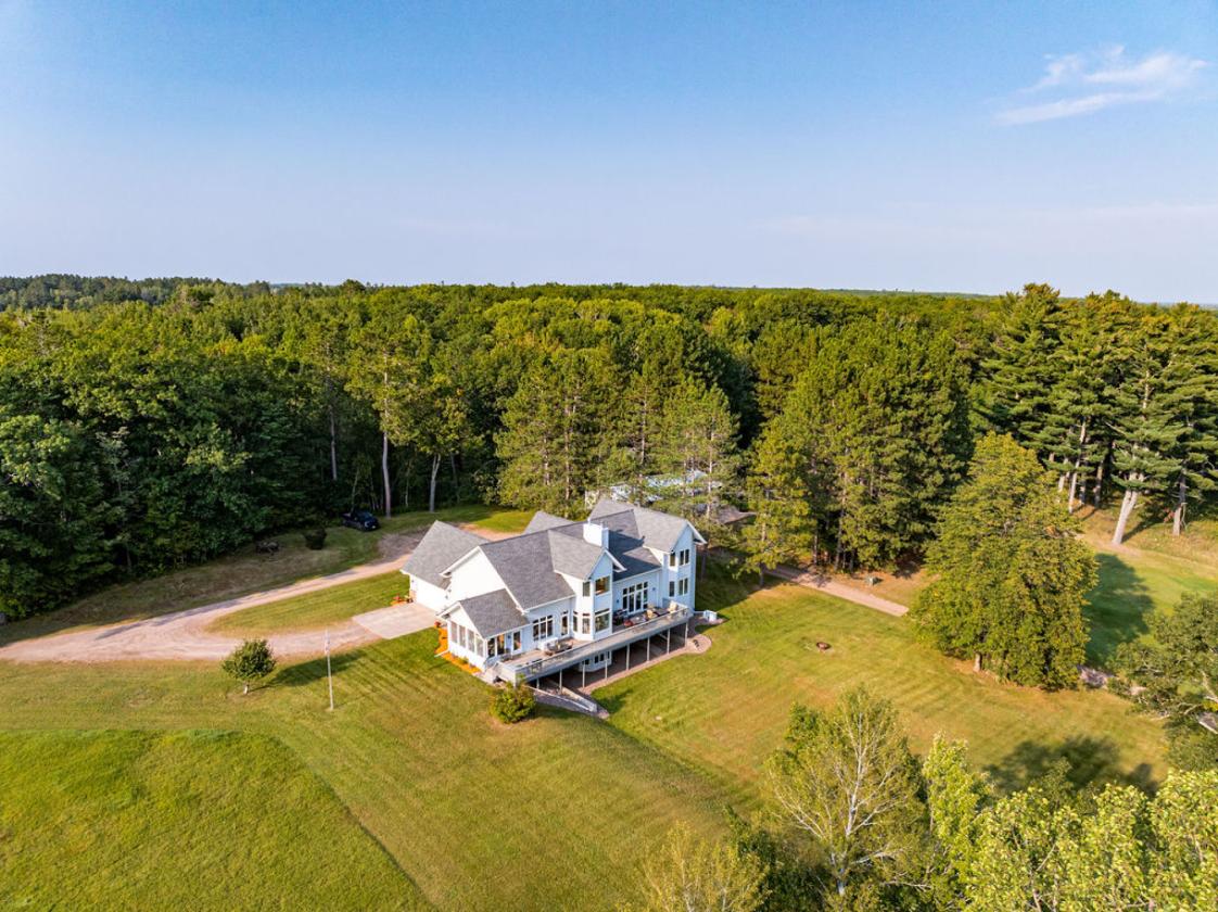 Turnkey Country Estate with Barns, Pasture & Eques - photo 1