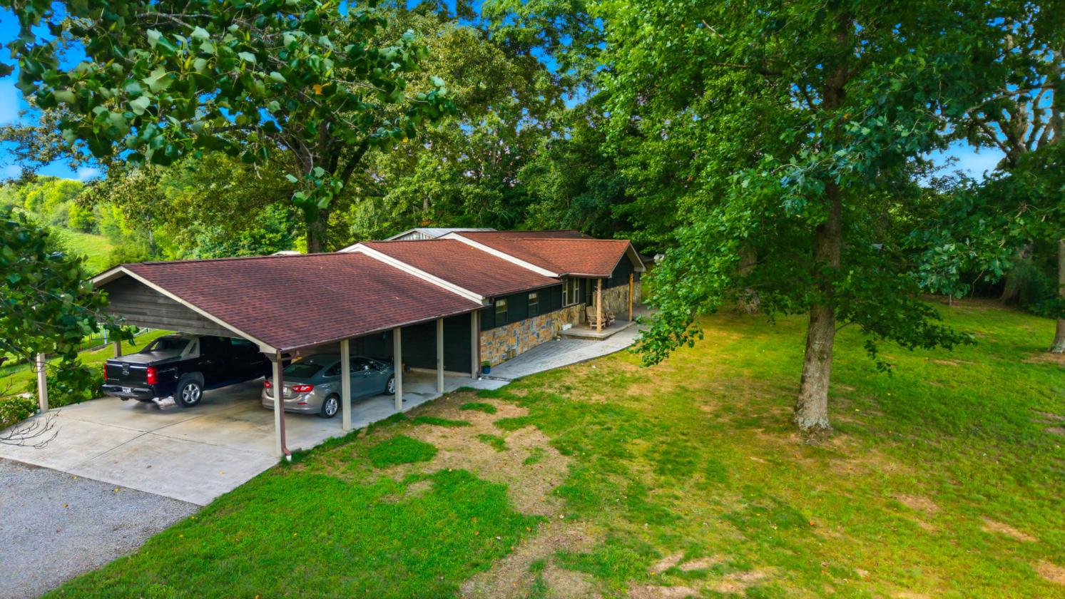 Horse property with mountain views! - photo 18