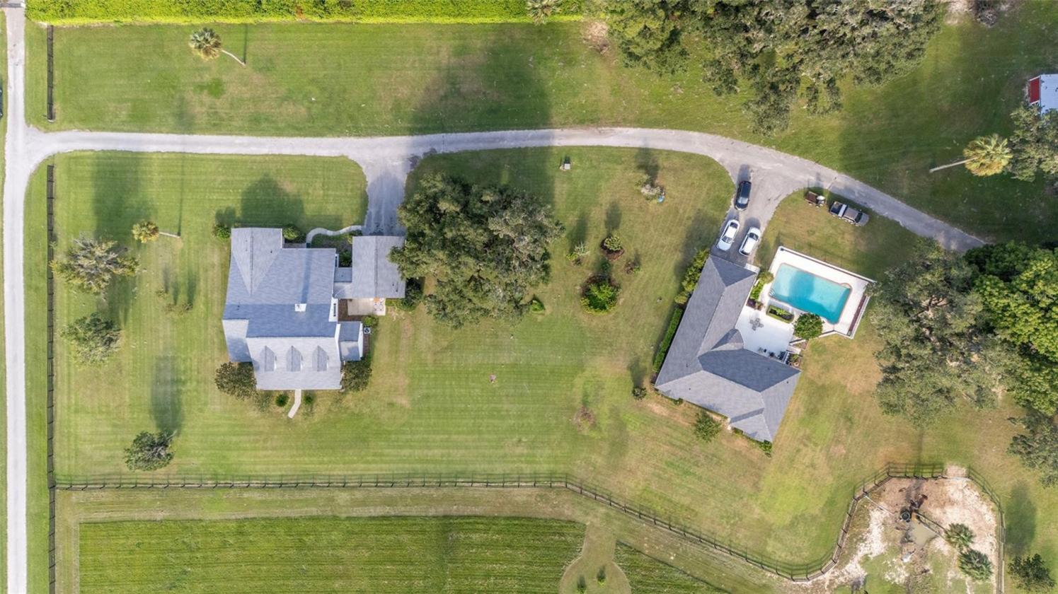 Dual-Residence Estate on 8+ Acres - photo 2