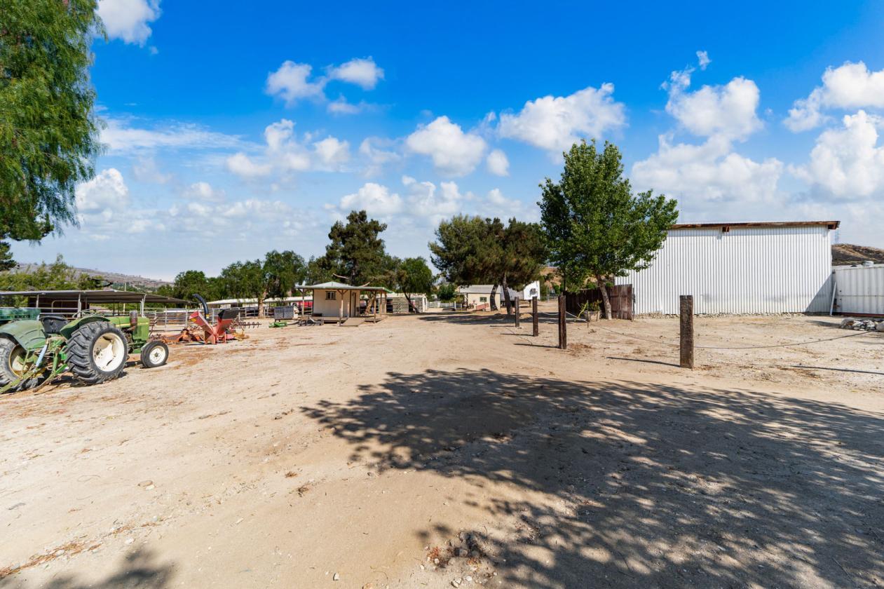 16 Acre Redlands Ranch - photo 27