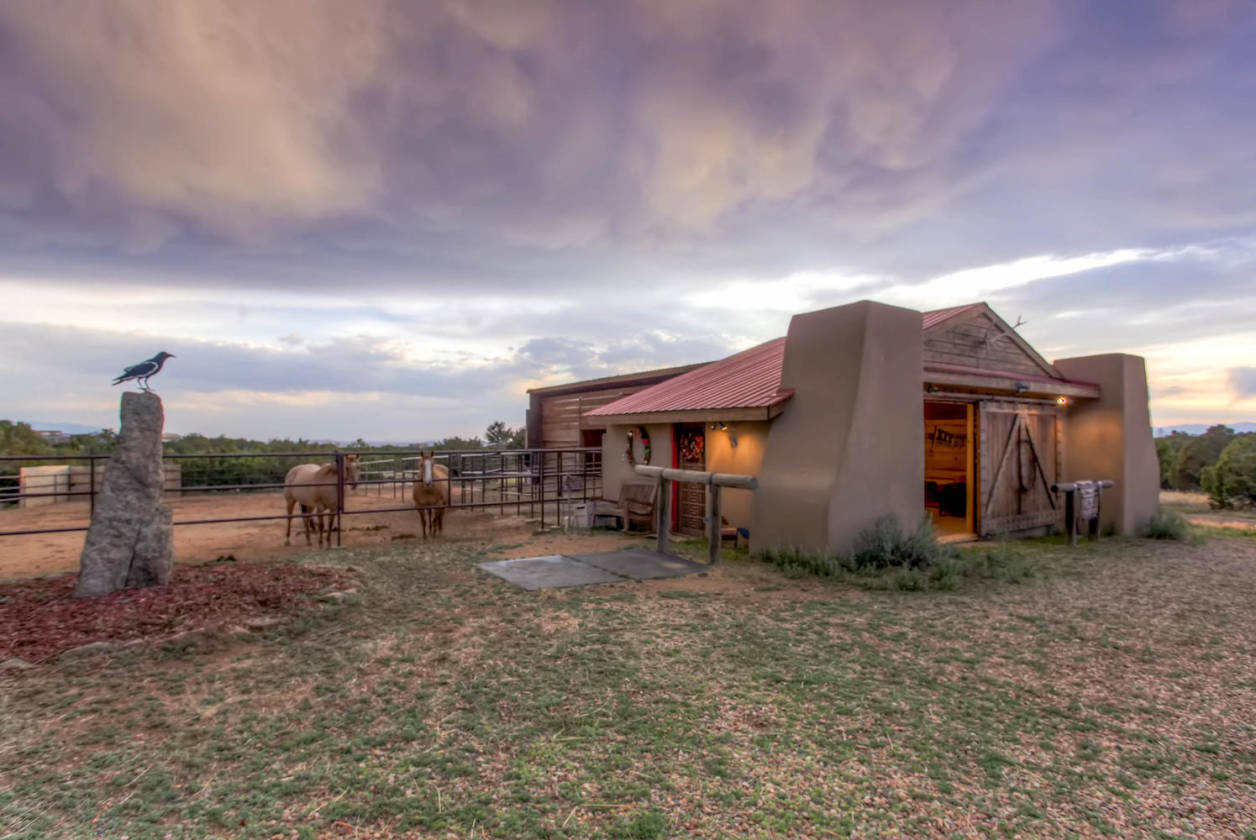 Spectacular Horse Property w/ 5Stall Barn, Large Arena & Easy... Santa Fe, Santa Fe County