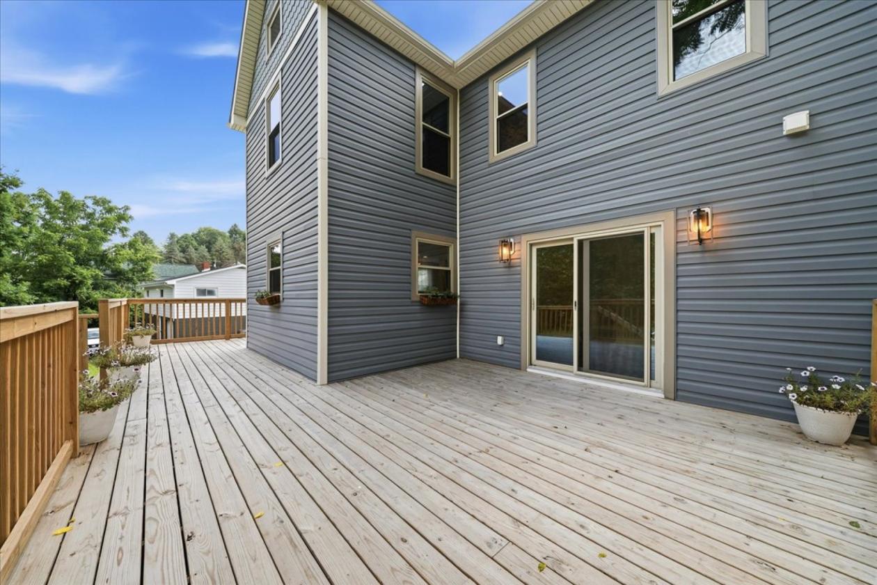 Restored 1880s Victorian Estate on 27 Private Acre - photo 7