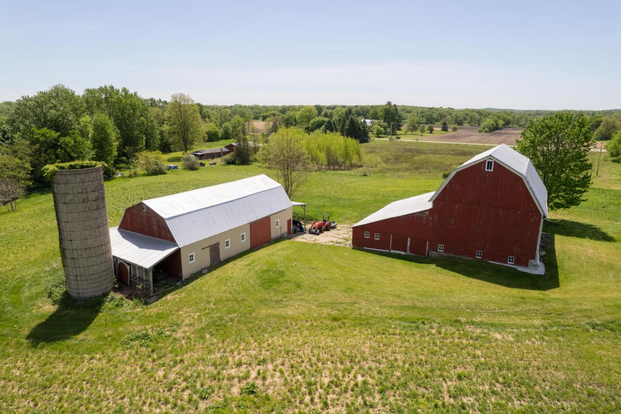 Wonderful horse property on 11 acres - photo 2
