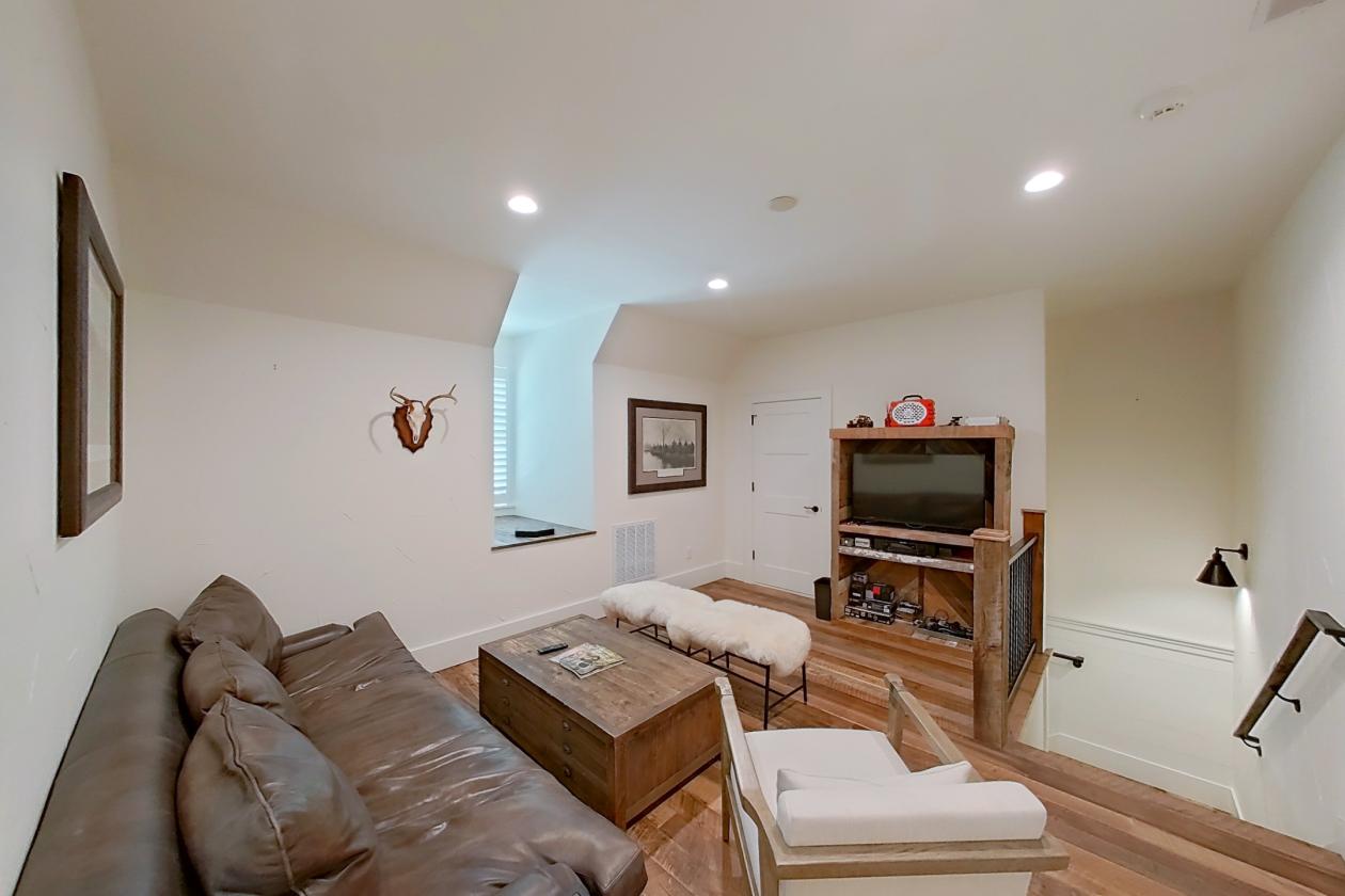 ONE-OF-A-KIND HOME IN EQUESTRIAN COMMUNITY - photo 16