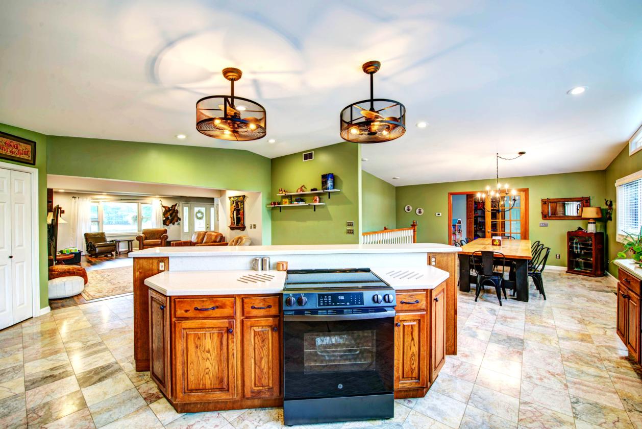 Gorgeous equestrian estate on 34.5 acres - photo 15