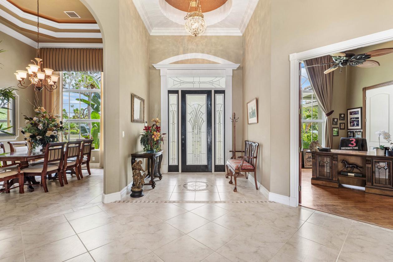 Spectacular 20-Stall Equestrian Estate on 6.34 Ac - photo 4