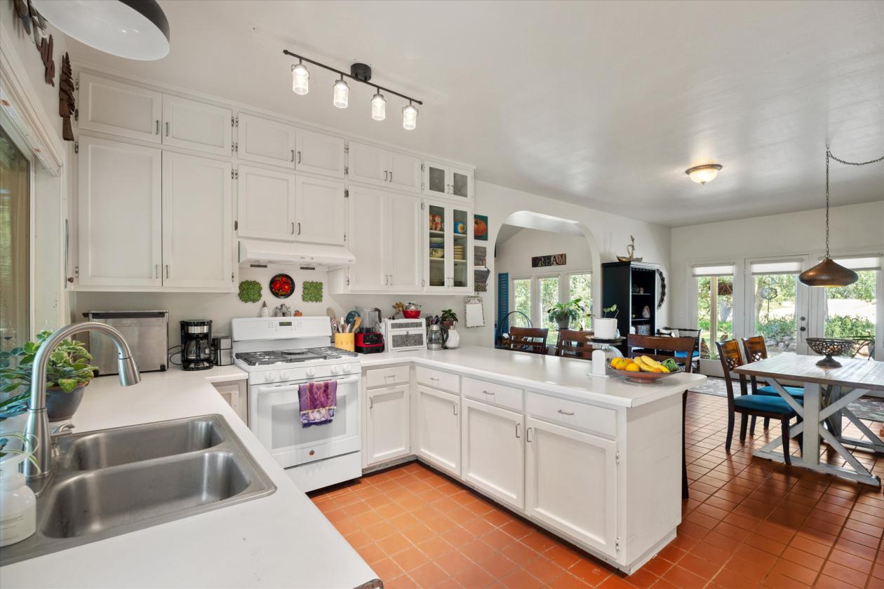 Charming Home on 12 Acres - photo 8