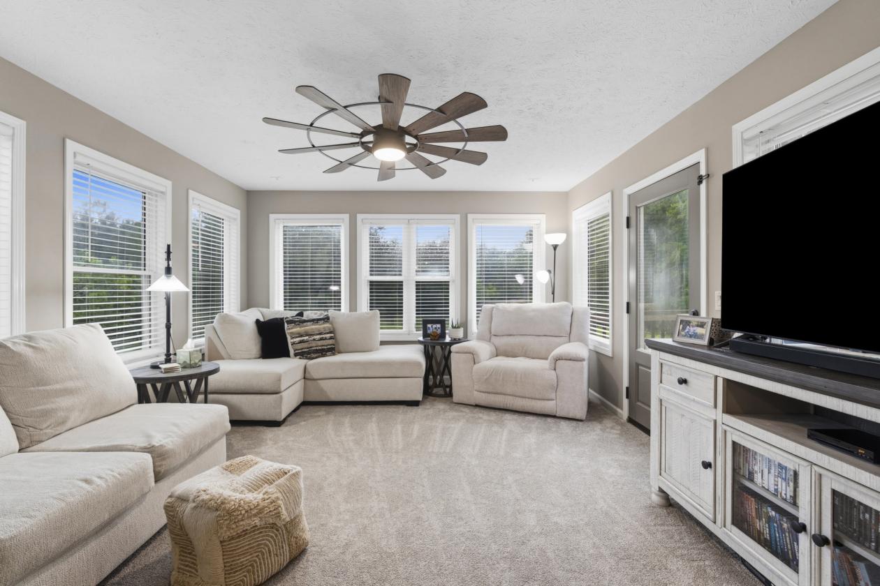 Remodeled Farmhouse in Private Community - photo 13