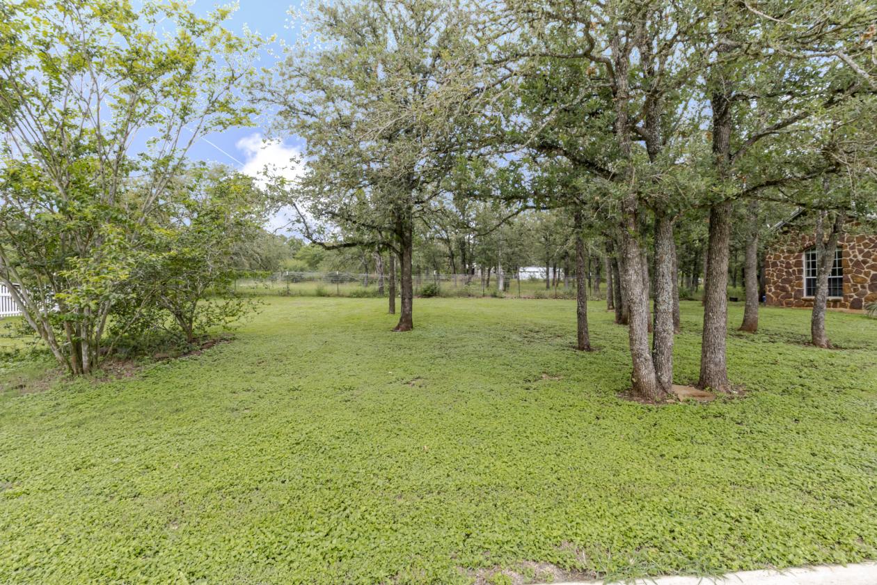 Beautiful home on 5 acres + Guest House - photo 29