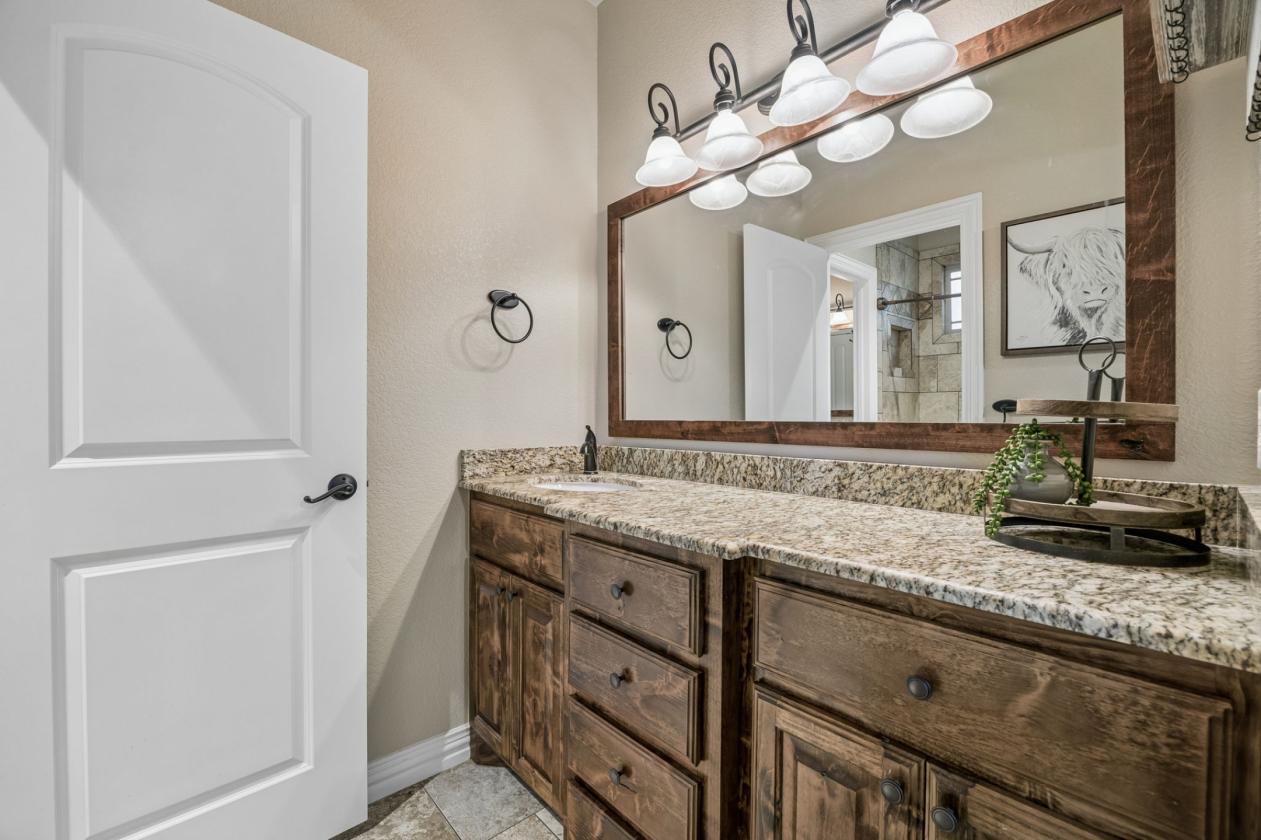 CUSTOM COUNTRY RETREAT ON 25 ACRES - photo 13