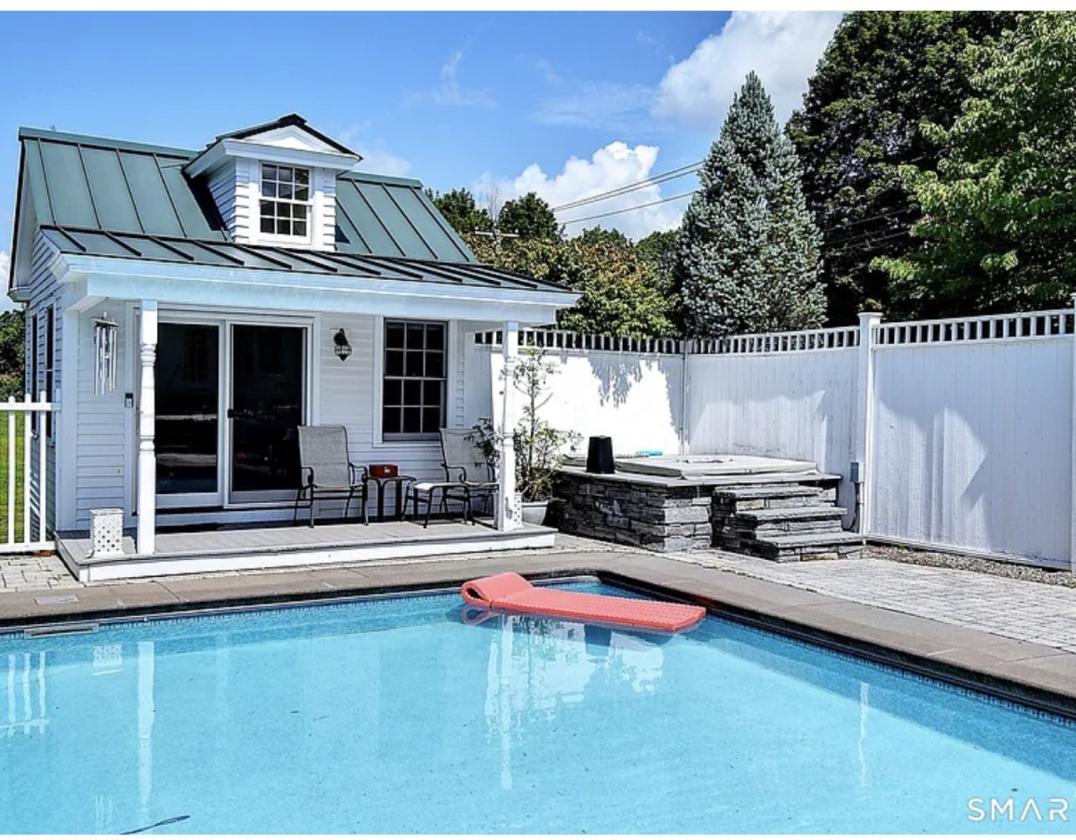 Historic equestrian estate, modern conveniences - photo 2