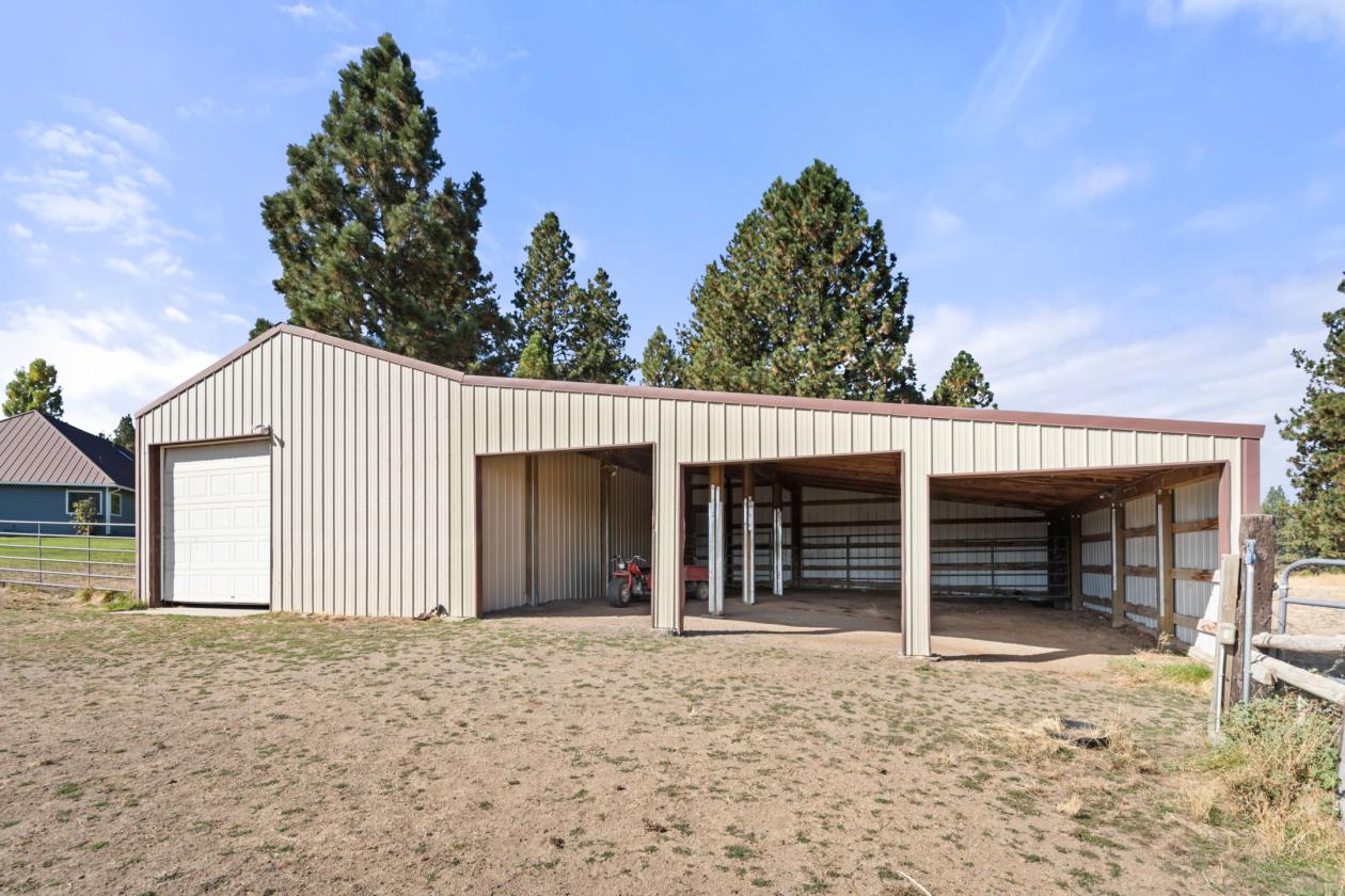 Horse Property with Gorgeous House and Views - photo 5