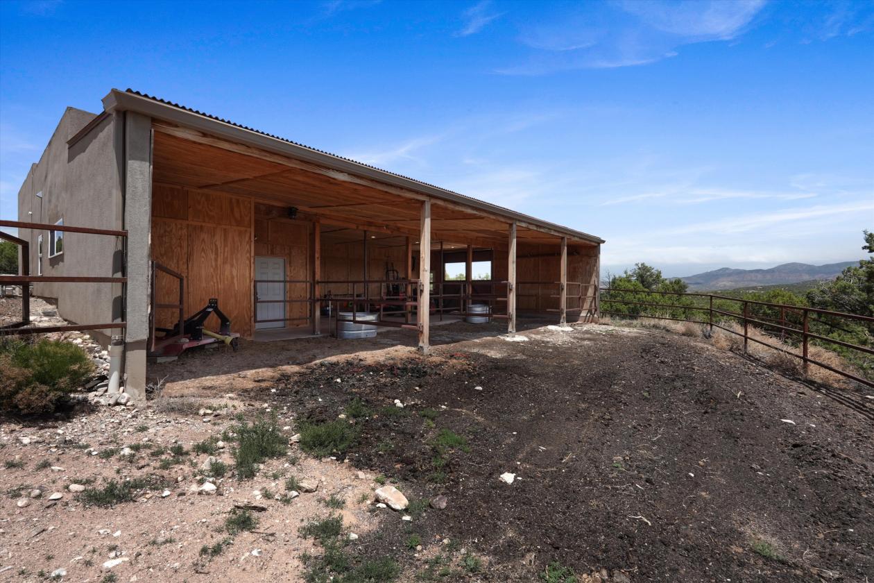 Luxury Mountain Equestrian Estate on 10.49 Acres - photo 23