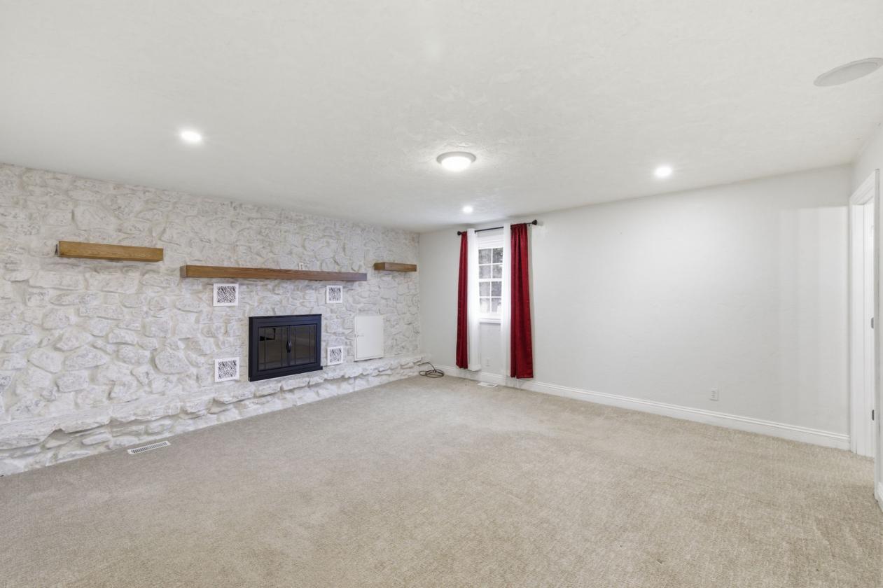 Private horse property with a modern touch! - photo 26