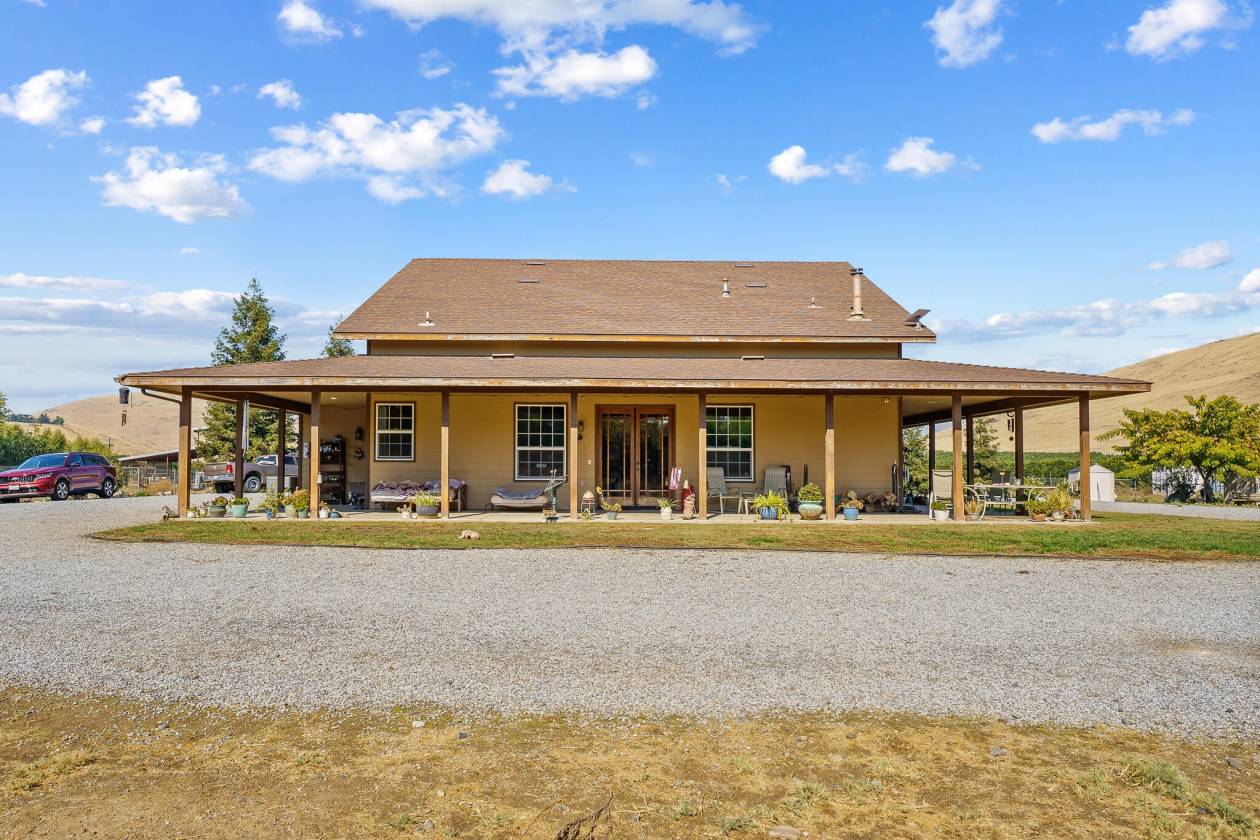 Horse Property for sale.