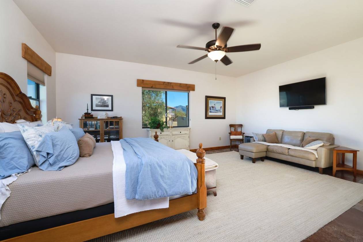 EXQUISITE EQUESTRIAN ESTATE - photo 19