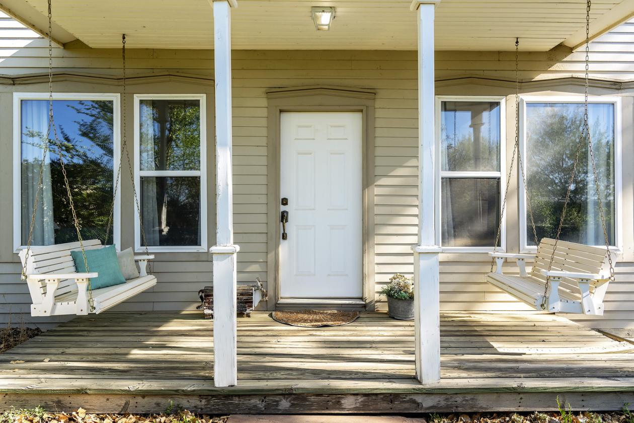 Well-situated Equine property with Frontrange view - photo 18