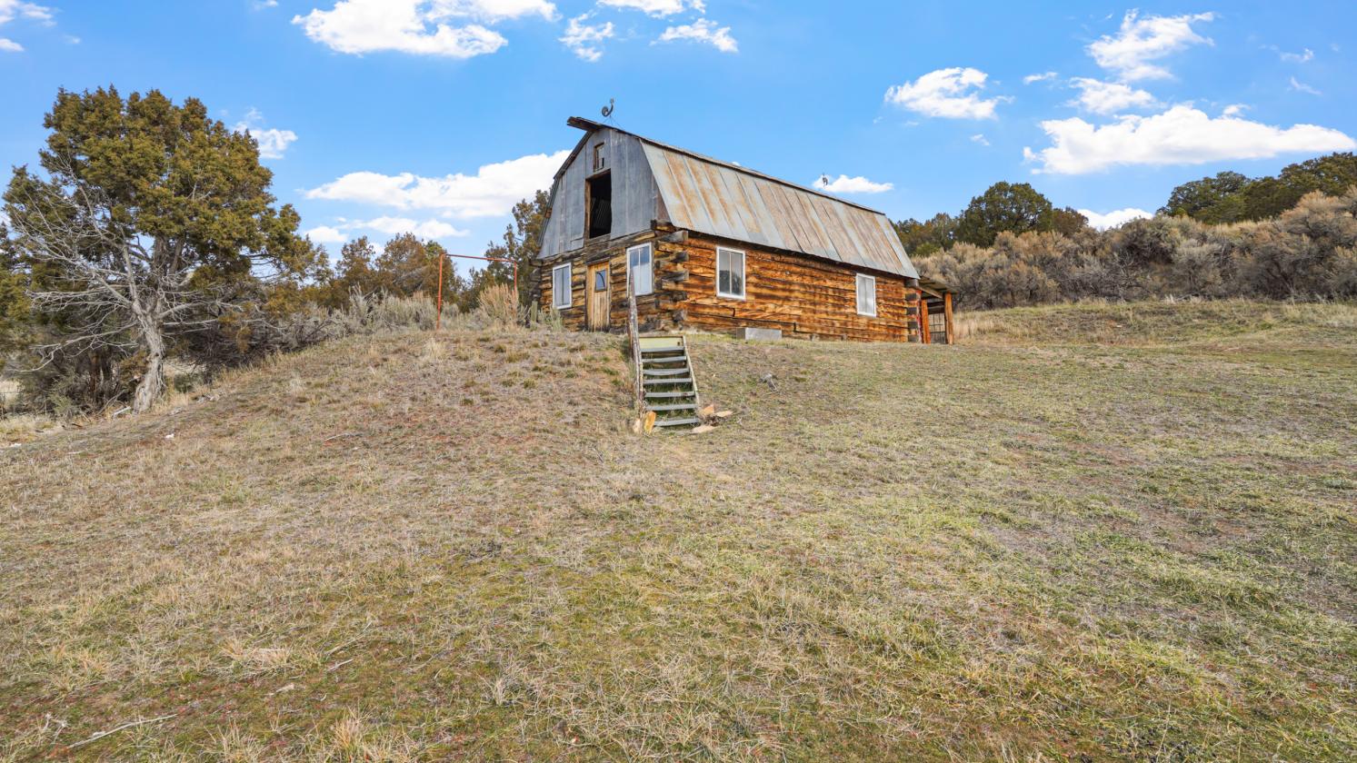 Rustic Log Cabin with Panoramic Views - photo 22