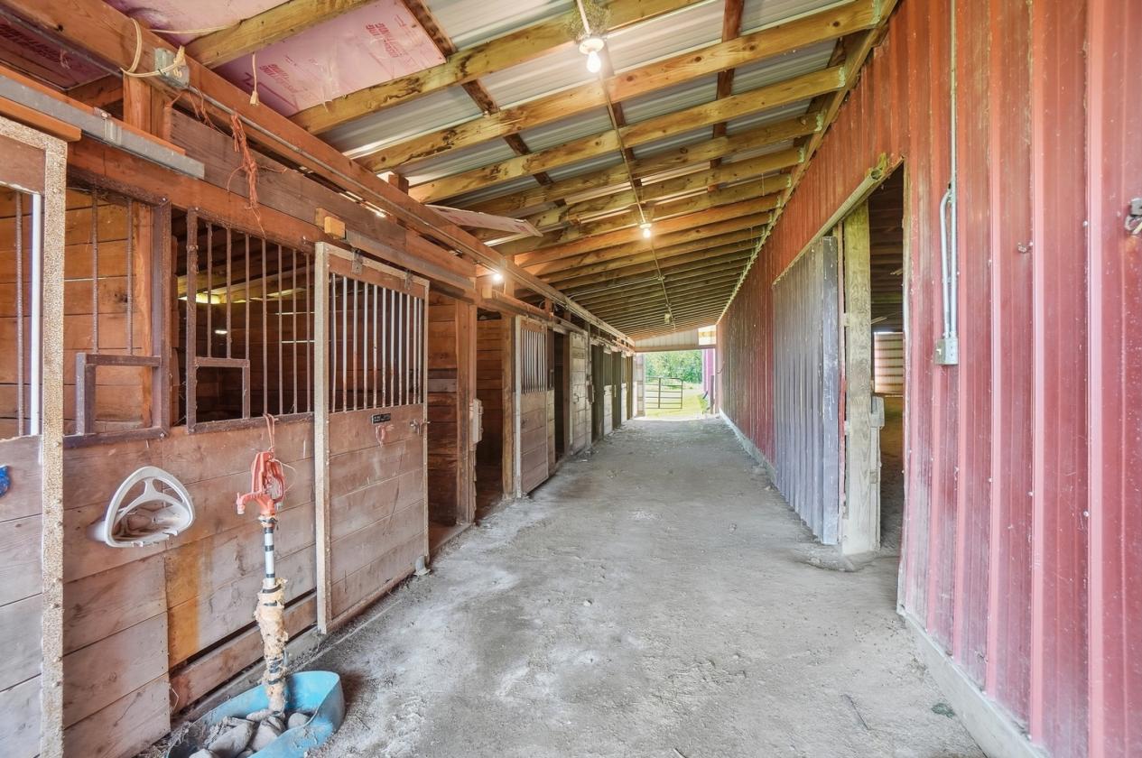 Country Living with Exceptional Equestrian Facilities - photo 16