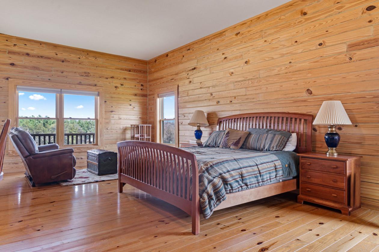 Modern log home and equestrian property with views - photo 19