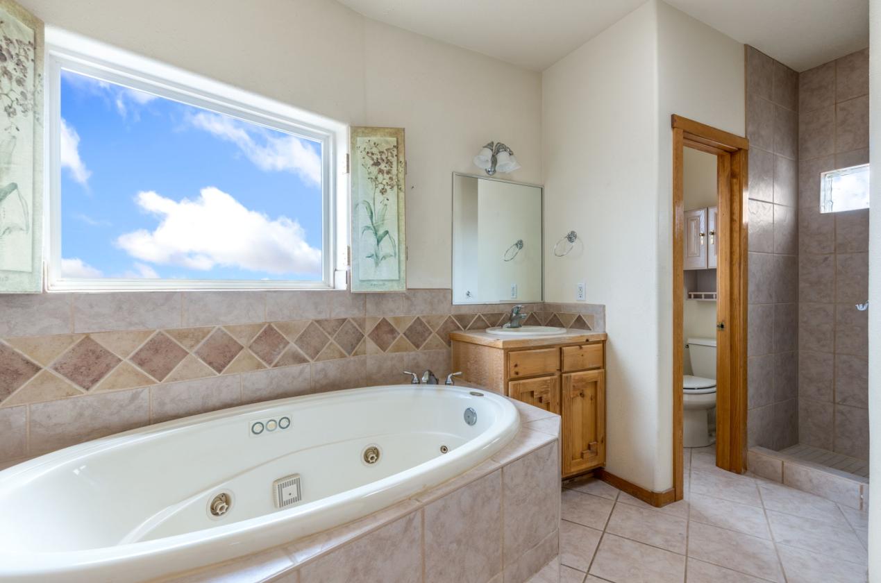 Horse property with gorgeous views - photo 20
