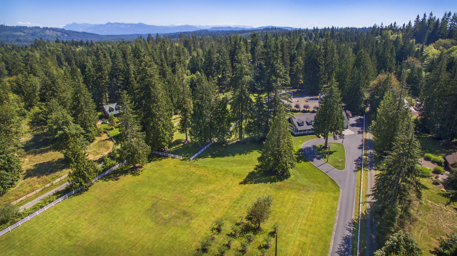 {SNOHOMISH EQUESTRIAN TIMELESS ESTATE} LUXURY WITH STUDIO APARTMENT