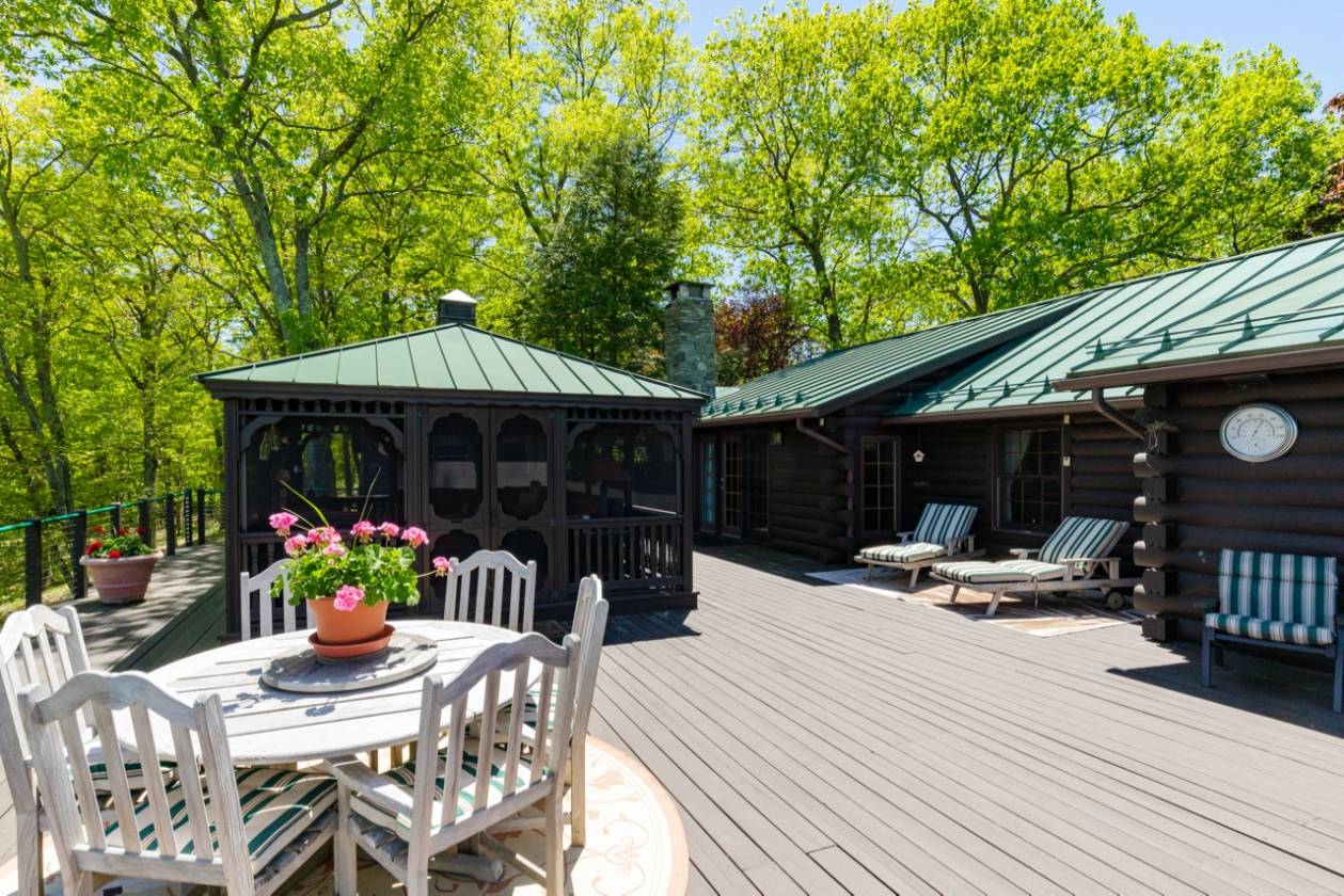 Stunning Home & Horse Property with Mountain Views in the