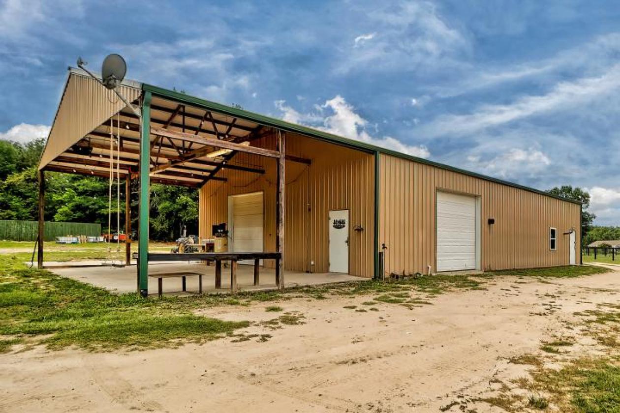 32.84 ACRES. EQUESTRIAN FACILITIES. - photo 9