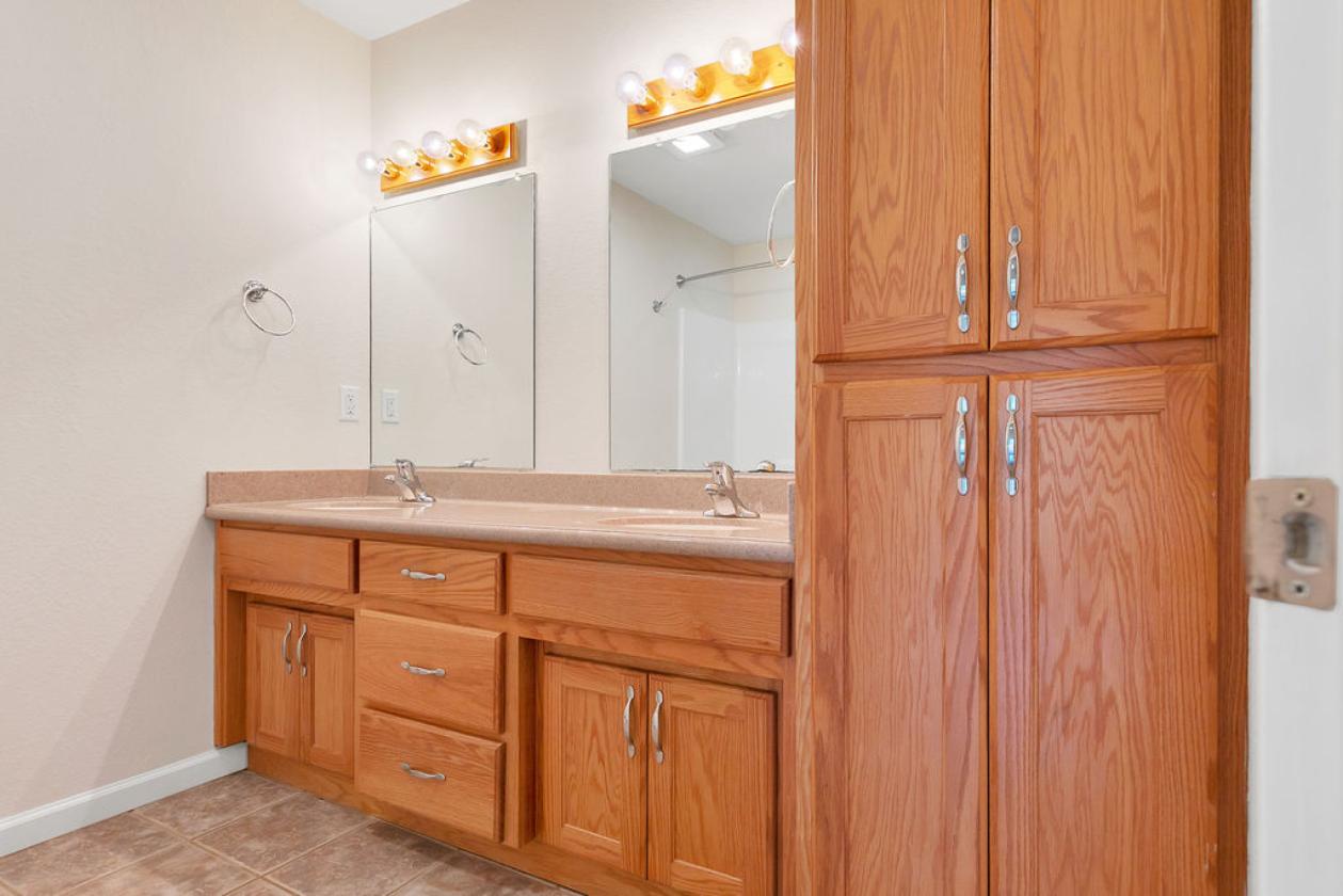Stunning Equestrian Estate on 17 Acres - photo 19