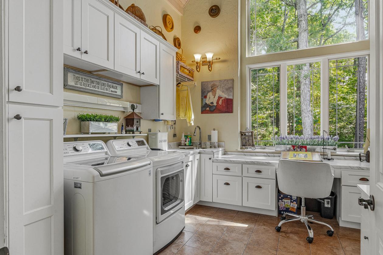 Unique 35+ Acre Private Estate - photo 8