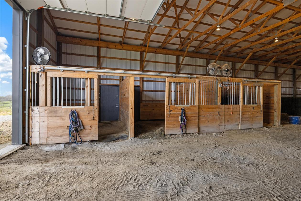 Turn-Key Equestrian Estate With Indoor Arena - photo 4