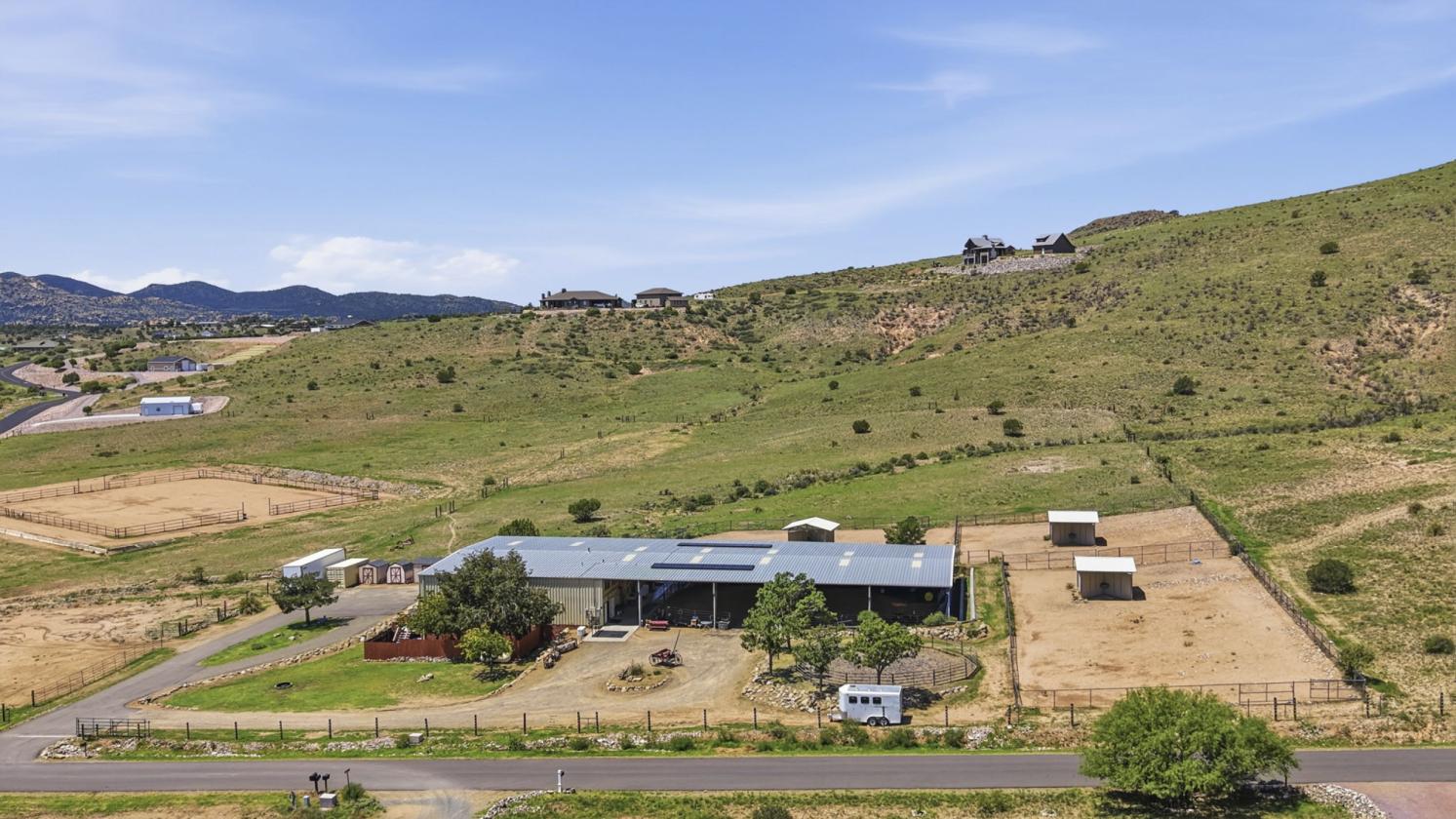 27 Acre Equestrian Dream Home w/ Views & Workshop - photo 7