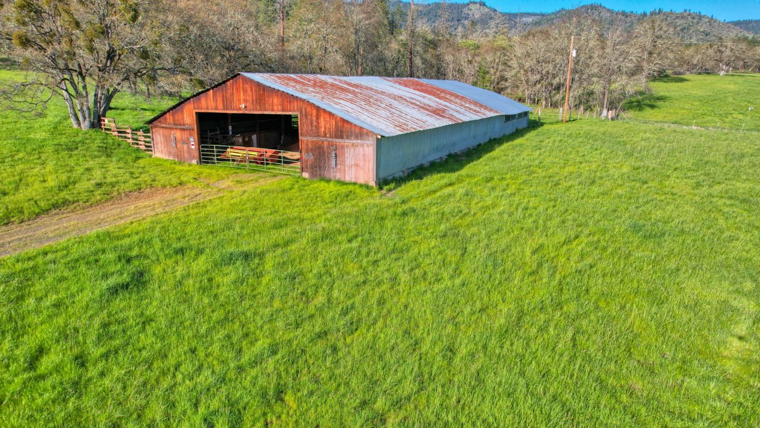 170 Acres Ideal for a Business, Compound, Ranch - photo 4
