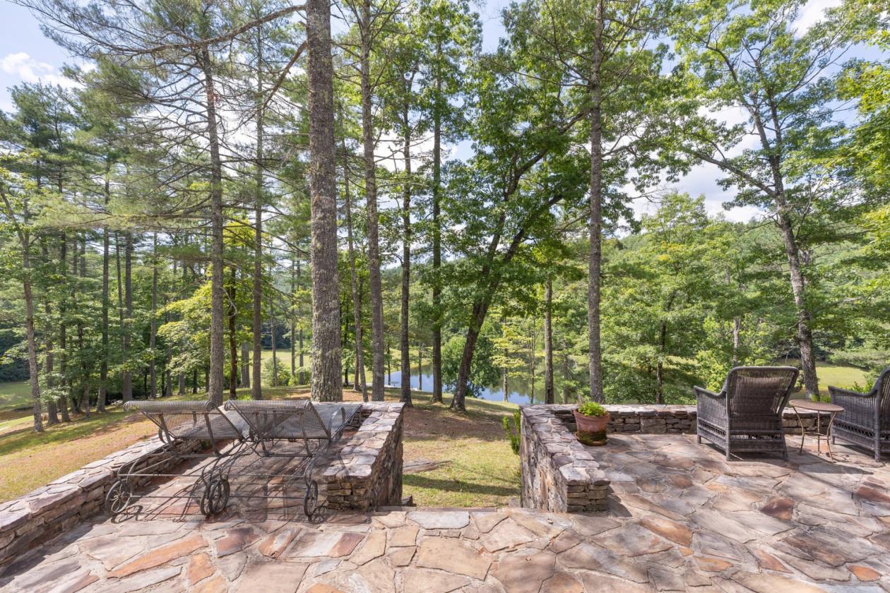 Luxury Equestrian Estate Bordering National Forest - photo 22
