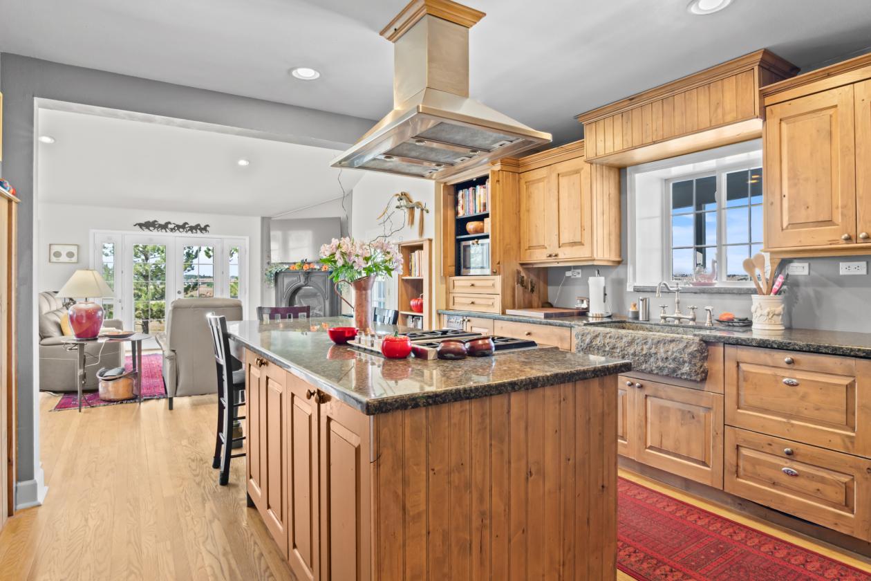 Exceptional Equestrian Estate With Indoor Arena - photo 7