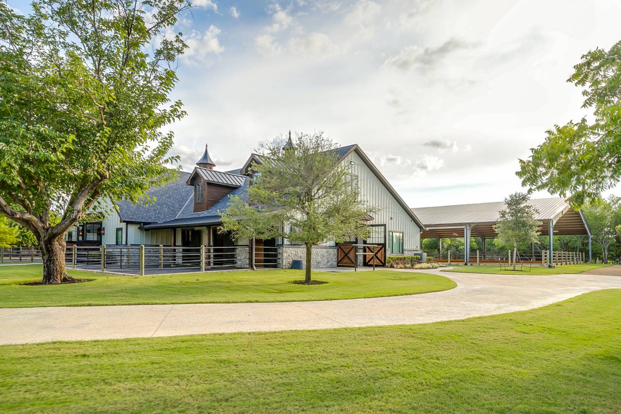 TK Trails | 8-Stall Barn | Covered Arena - photo 19