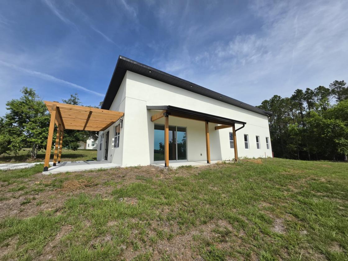 MODERN EQUESTRIAN RETREAT WITH SWEEPING PASTURE VI - photo 4