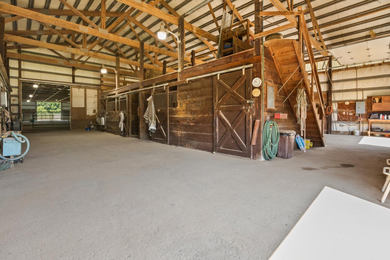 Equestrian Dream property- 10 acres, Indoor arena - photo 5